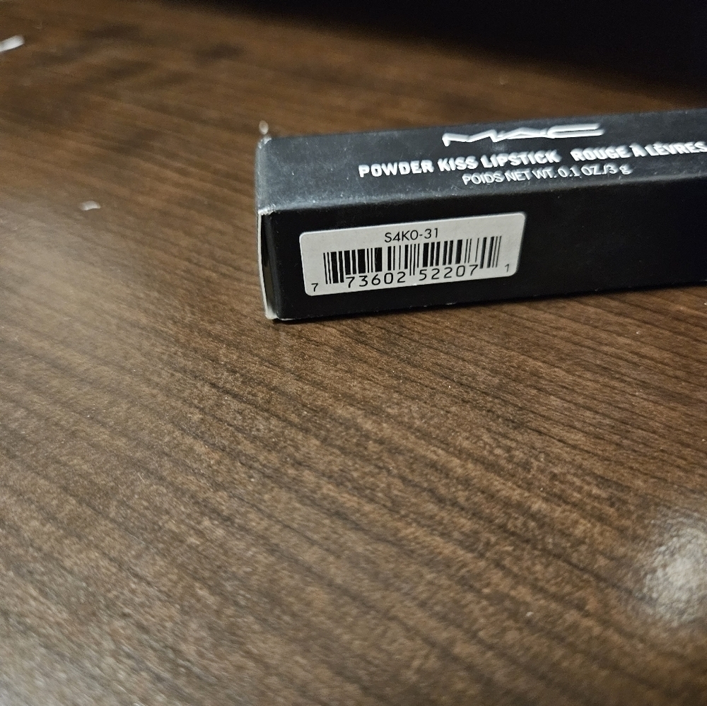 Mac POWDER KISS LIPSTICK in Devoted to Chili 316 (NIB) - Picture 4 of 4